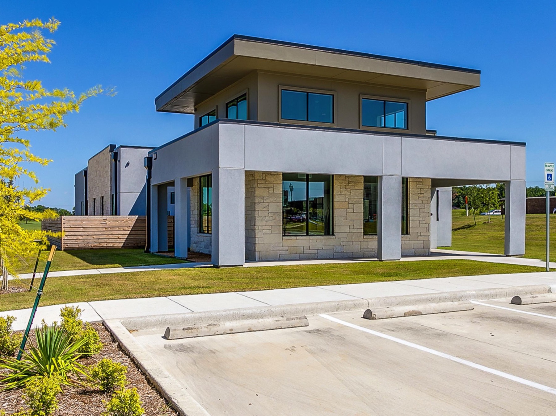 Crown Pointe Dentistry office exterior in Willow Park